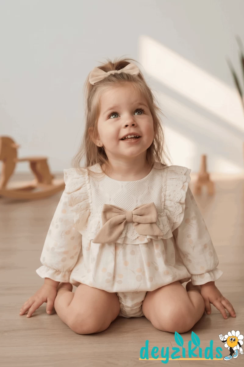 Fiyonklu Yaka Dantelli Detaylı Alttan Çıtçıtlı Astarlı Gale BABY romper Elbise 3-6/6-9/9-12/12-18 Aylık 94