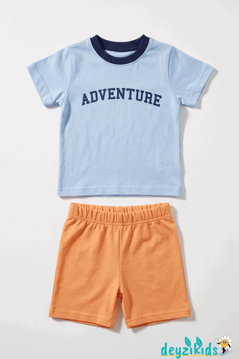 Adventure Baskılı Yuvarlak Bisiklet Yaka Kısa Kollu Esnek Kumaş Alt Üst Takım T-shirt Şort  6-9-12-18-24 Aylık 2-3-4-5-6 Yaş